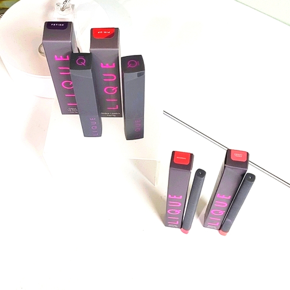 LIQUE 4PC LIP BUNDLE. 💋 2 LINERS 2 LIPSTICKS. RED AND PURPLE. NUDE PINK